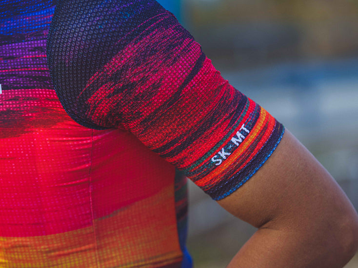 Monton URBAN Sunset Cycling Jersey with vibrant sunset-inspired colors, available in both men's and women's styles for stylish city cycling.