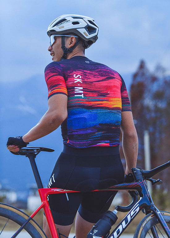 Monton URBAN Sunset Cycling Jersey with vibrant sunset-inspired colors, available in both men's and women's styles for stylish city cycling.